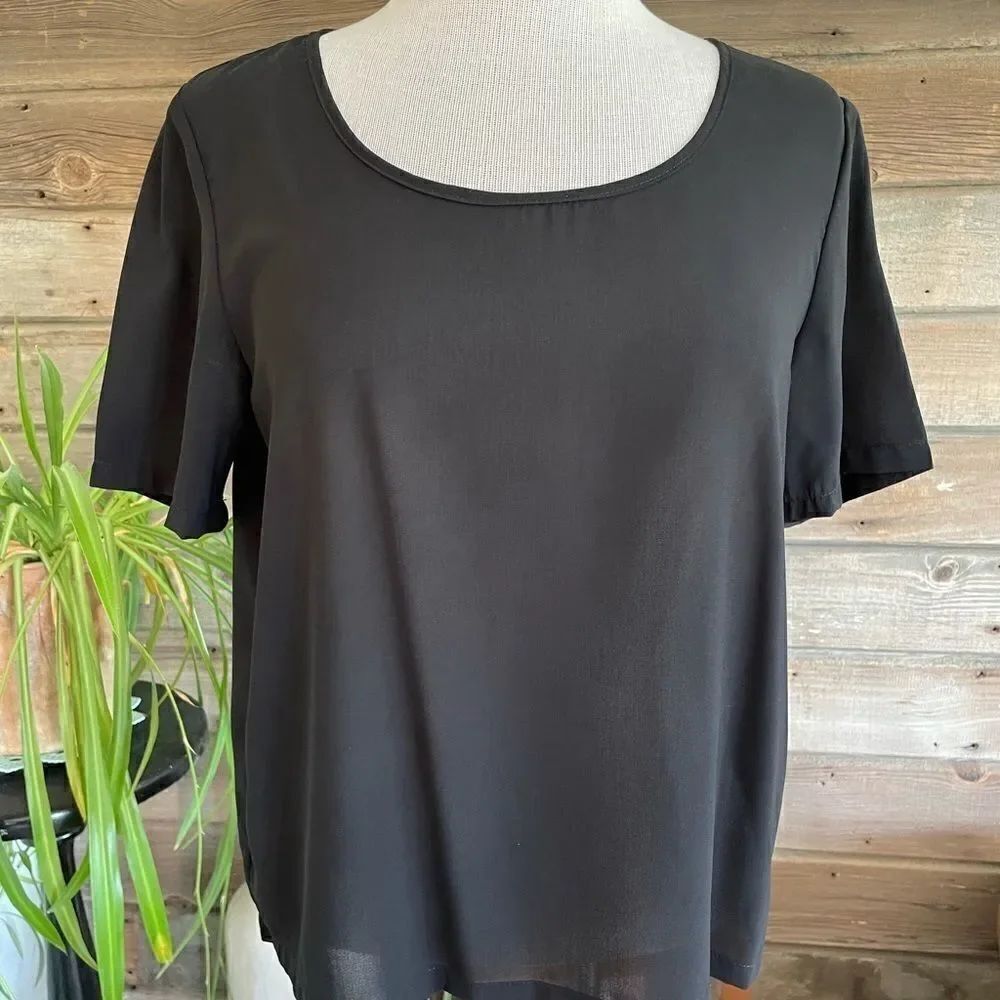 Fun & Flirt Black Short Sleeve Blouse Top EUC